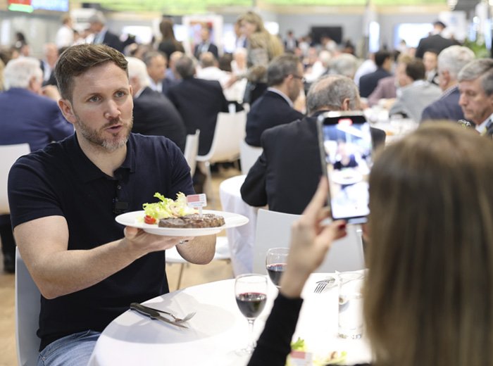 Influencers europeos destacaron la carne argentina en la SIAL P...